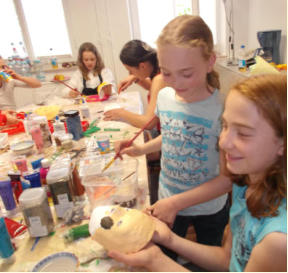 Malen und basteln in der Gruppe